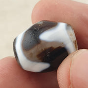 Zig zag unique pattern himalayan tibetan agate dzi bead amulet #28