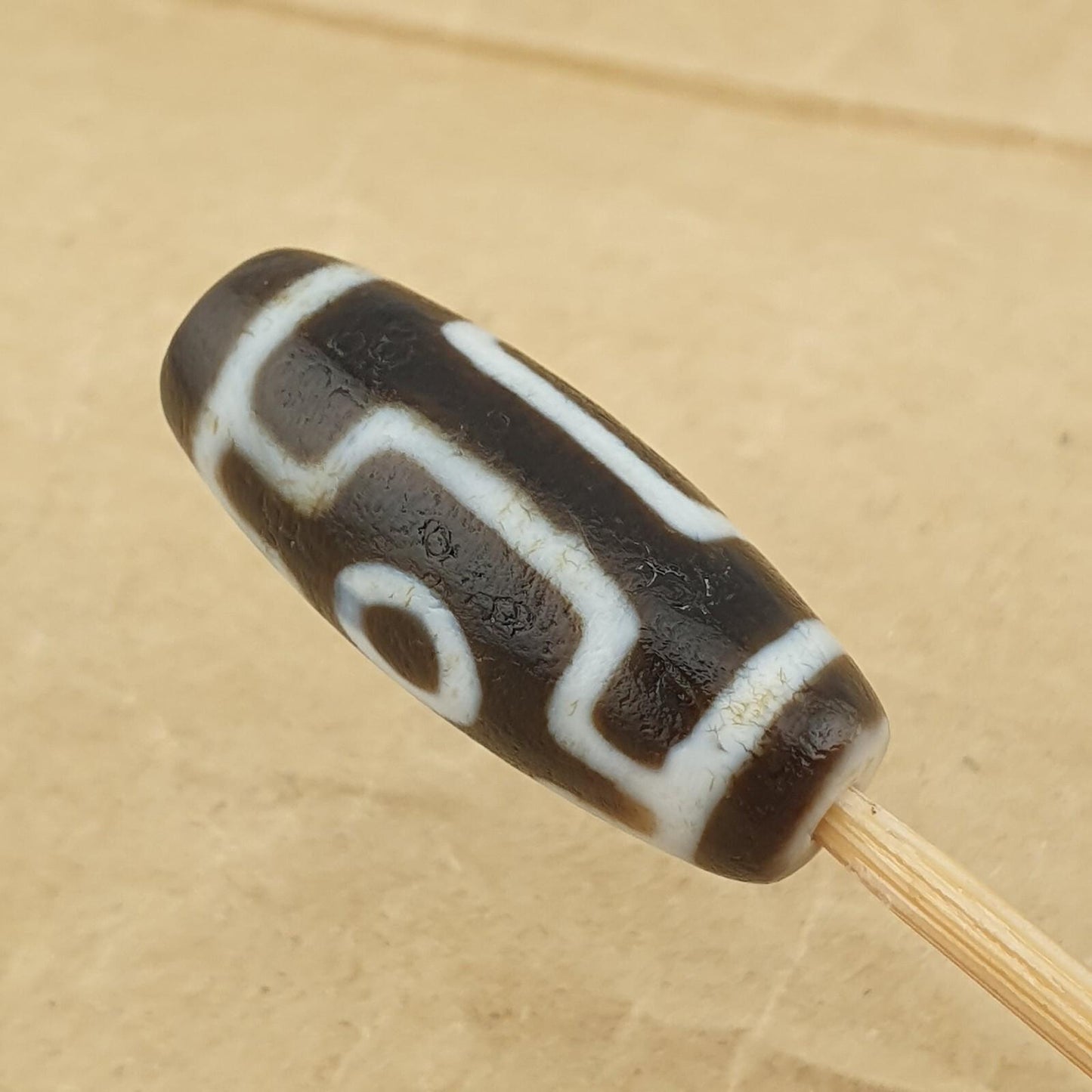 Soft skin eyes in eyes unique pattern himalayan tibetan agate dzi bead amulet