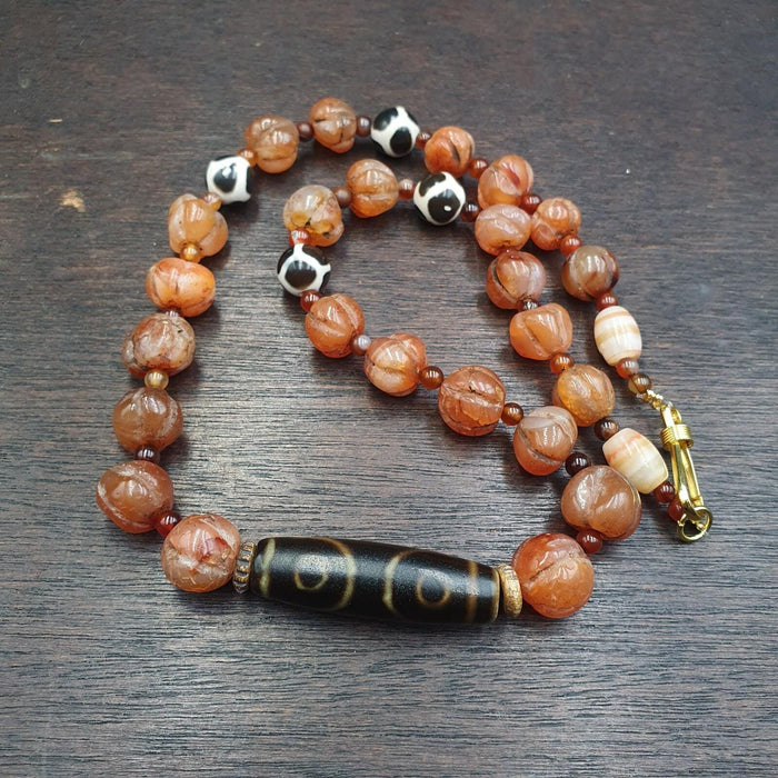 Antique style old himalayan tibetan agate beads unique pattern dzi necklace