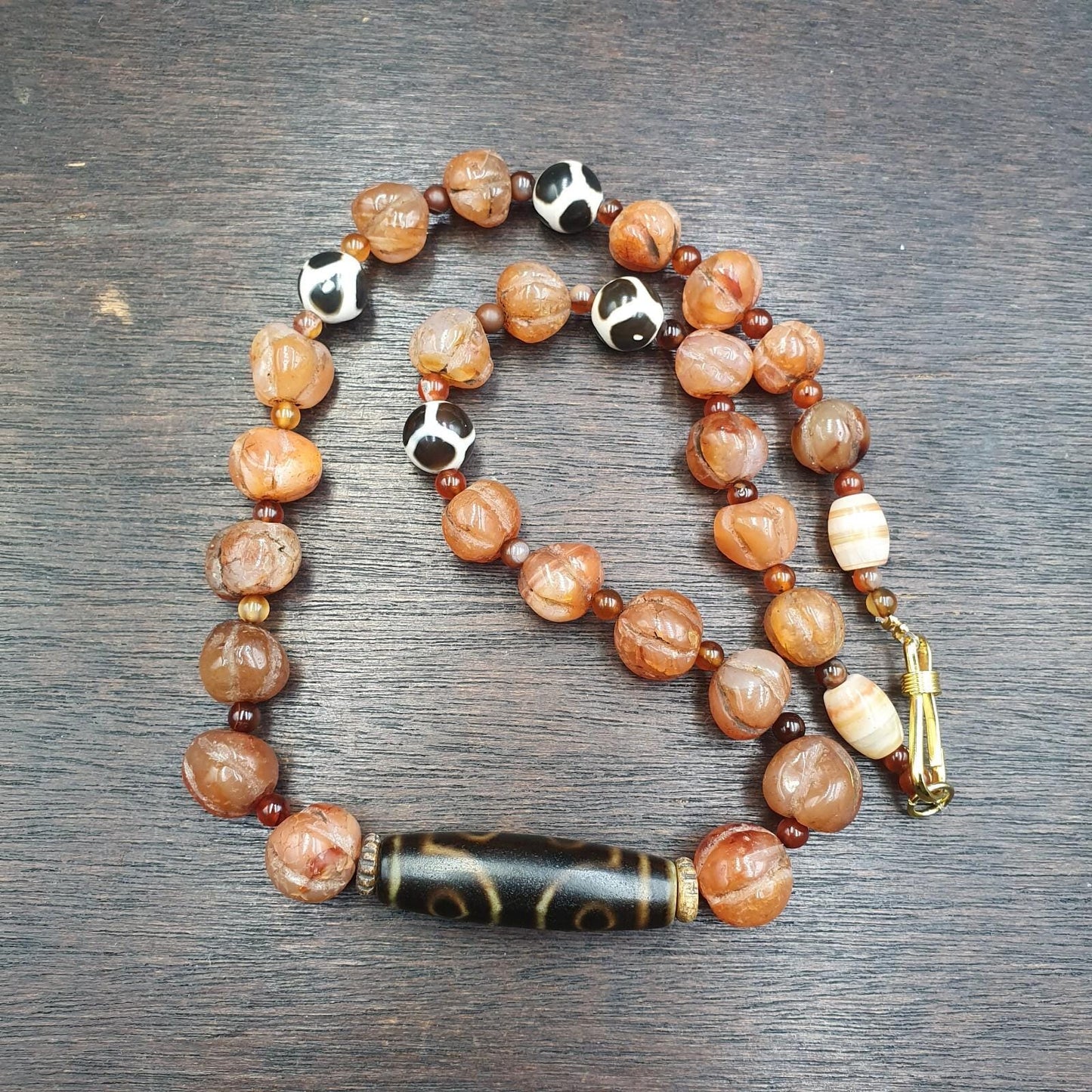 Antique style old himalayan tibetan agate beads unique pattern dzi necklace
