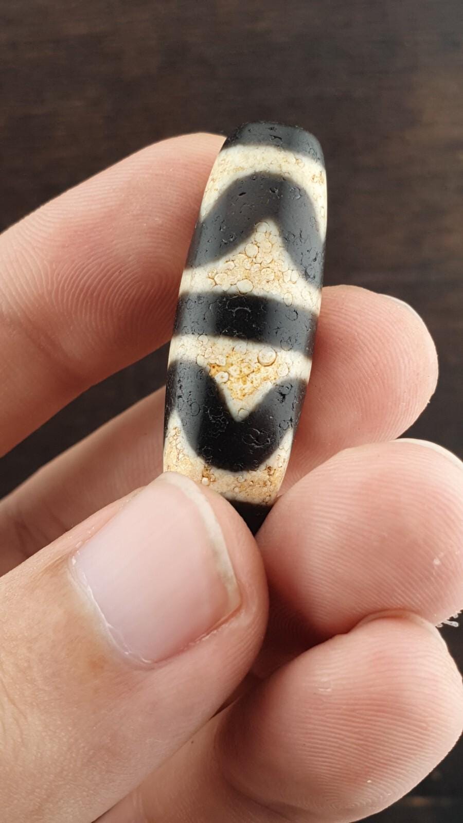 Himalayan tibetan dog tooth pattern agate dzi bead spiritual amulet bead