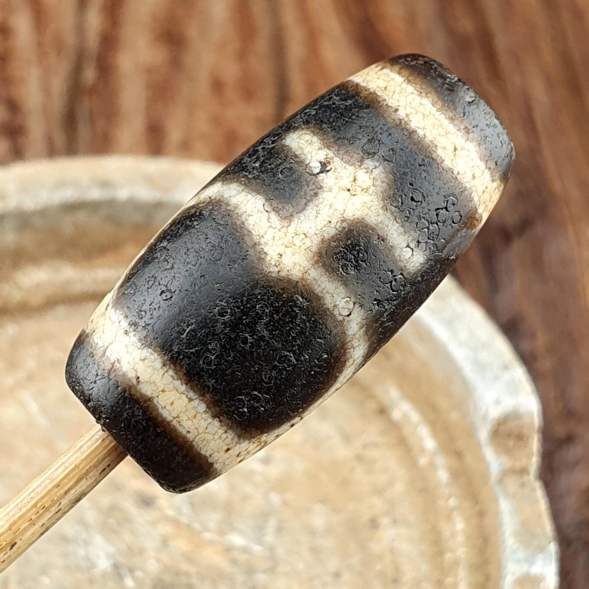 Antique Tibetan Dzi Bead Agate Amulet with Himalayan Treasure Vase Pattern – Spiritual Protection Charm