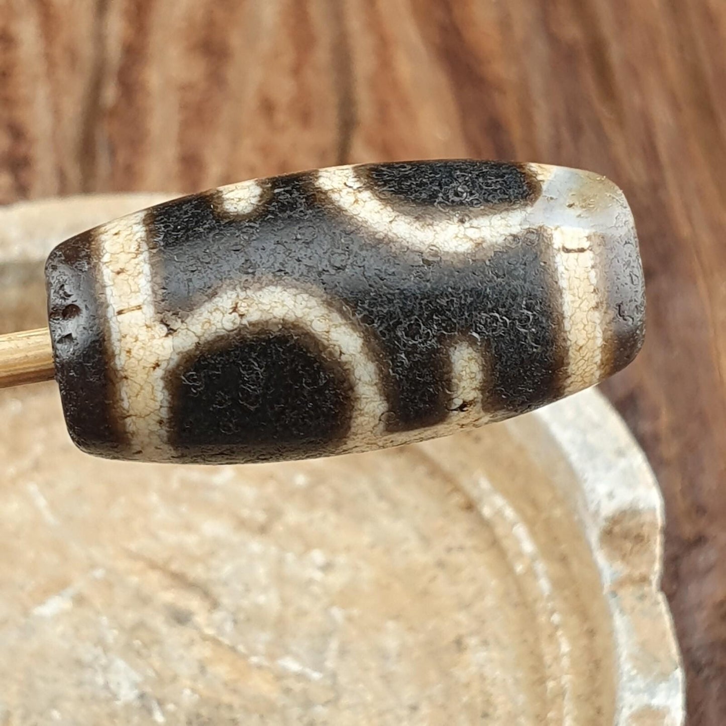 Antique Tibetan Dzi Bead Agate Amulet with Himalayan Treasure Vase Pattern – Spiritual Protection Charm