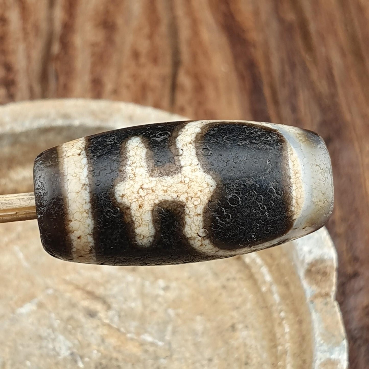 Antique Tibetan Dzi Bead Agate Amulet with Himalayan Treasure Vase Pattern – Spiritual Protection Charm