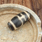 Antique Tibetan Dzi Bead Agate Amulet with Himalayan Treasure Vase Pattern – Spiritual Protection Charm