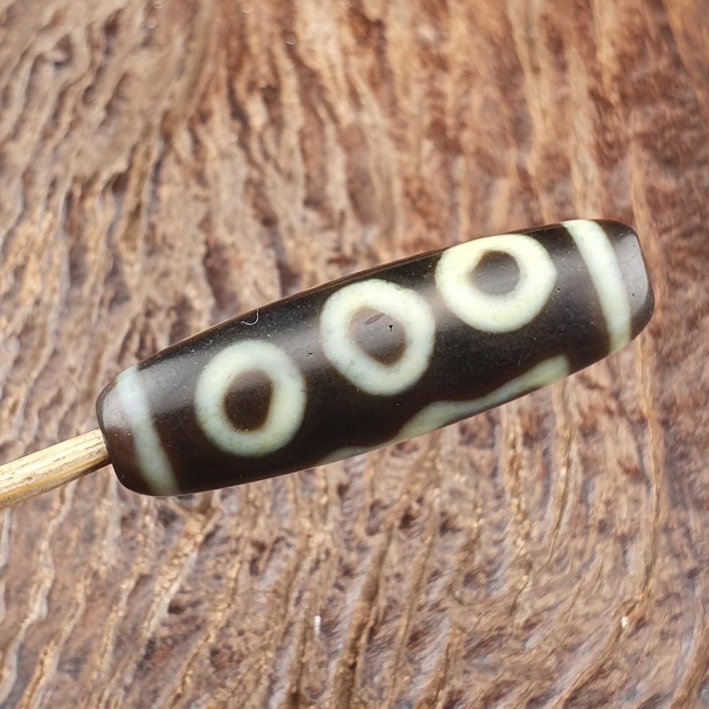 Unique 4 eyes old himalayan indo tibetan agate dzi bead rare pattern