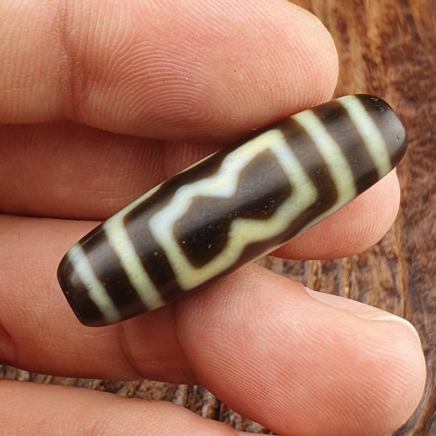 Unique 4 eyes old himalayan indo tibetan agate dzi bead rare pattern