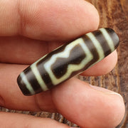 Unique 4 eyes old himalayan indo tibetan agate dzi bead rare pattern