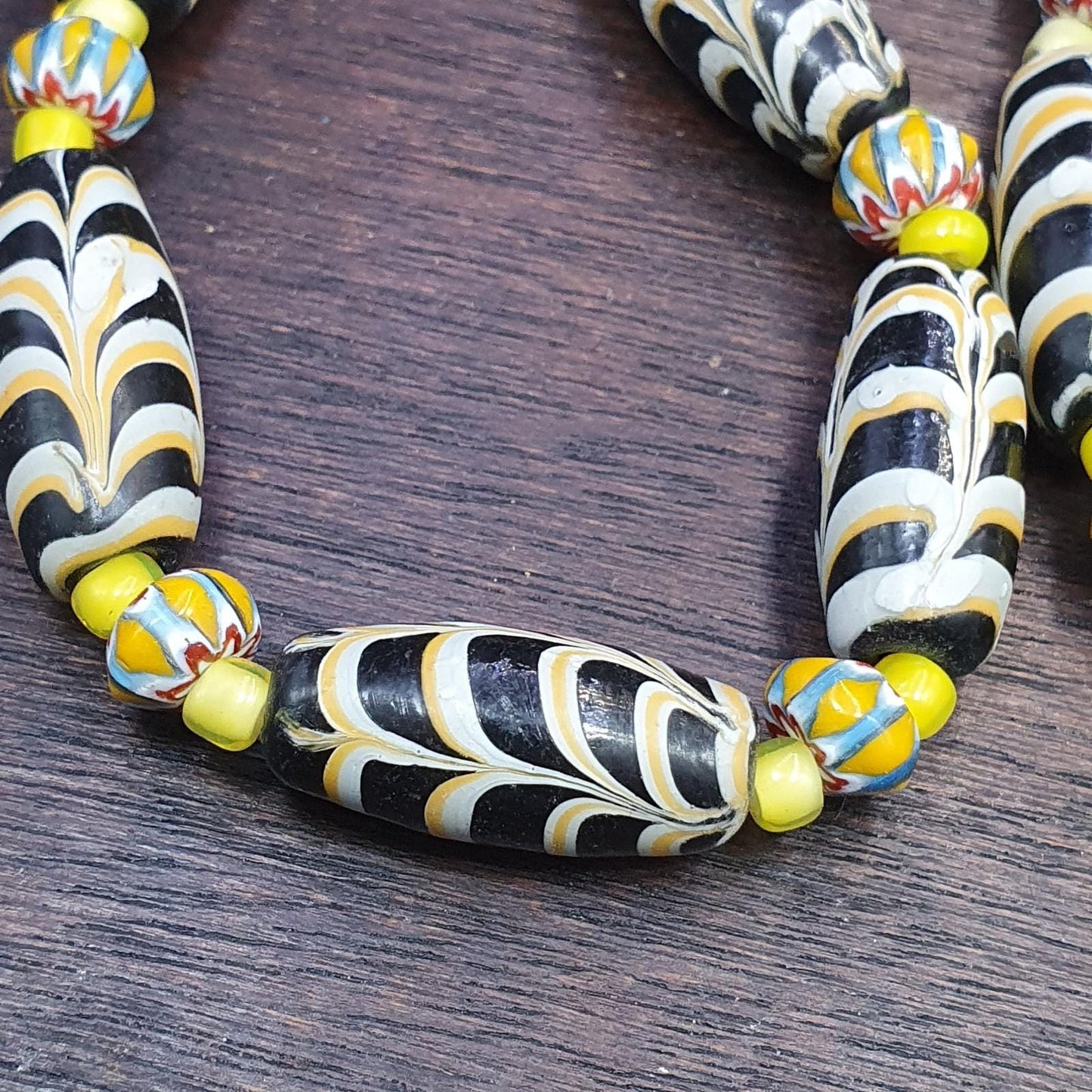 Vintage fancy feather venetian 4mm whiteheart beads necklace