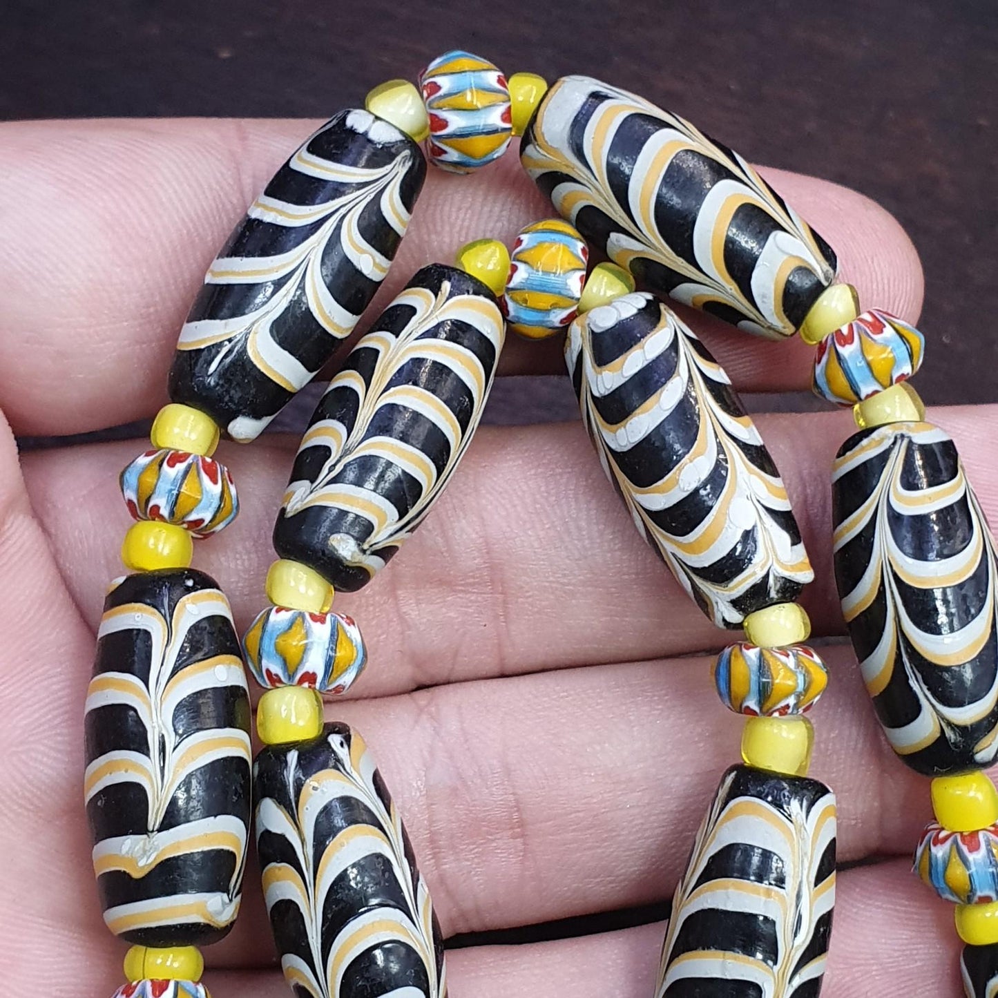 Vintage fancy feather venetian 4mm whiteheart beads necklace