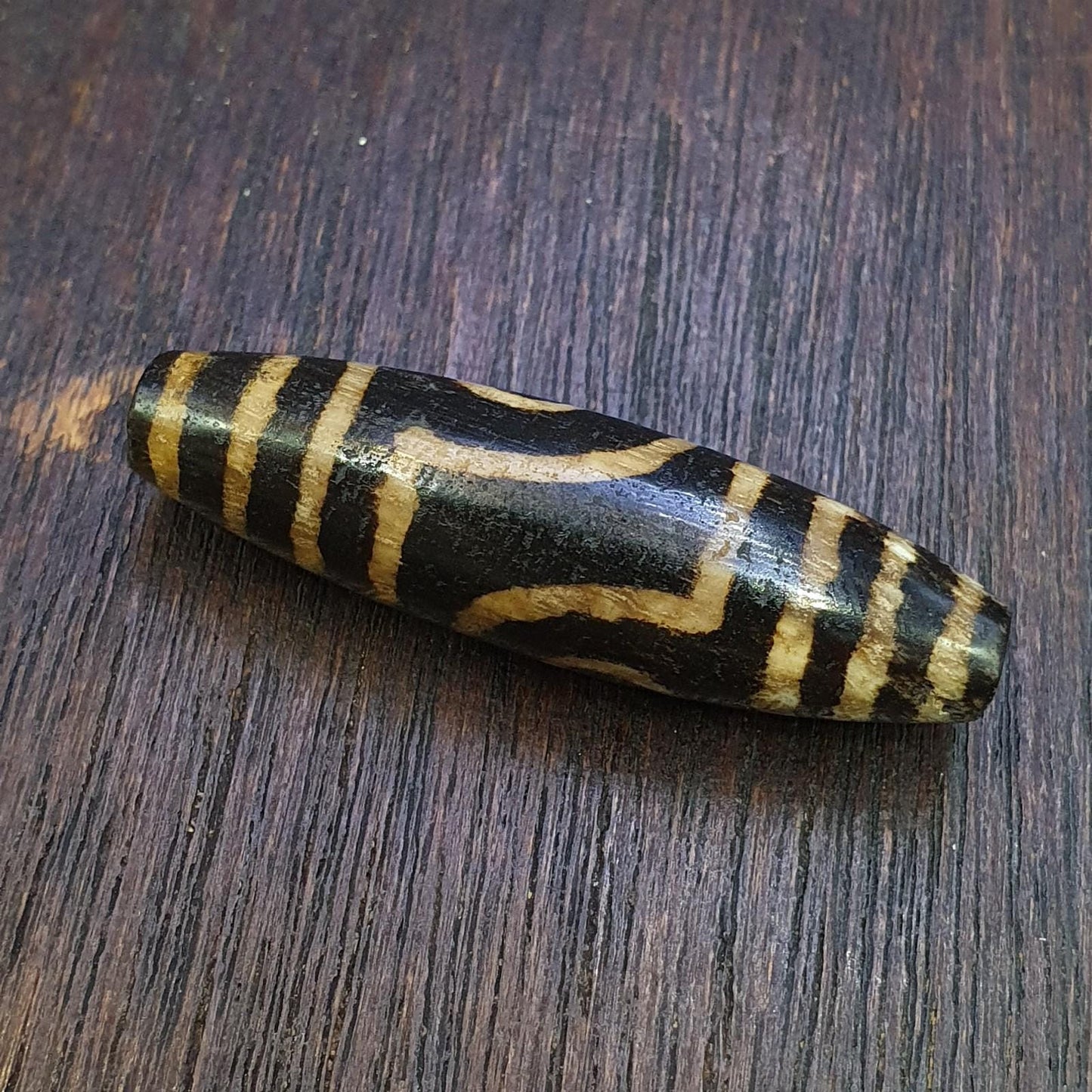 Dzi 2 eyes pattern asian burmese old pumtek petrified wood stone bead