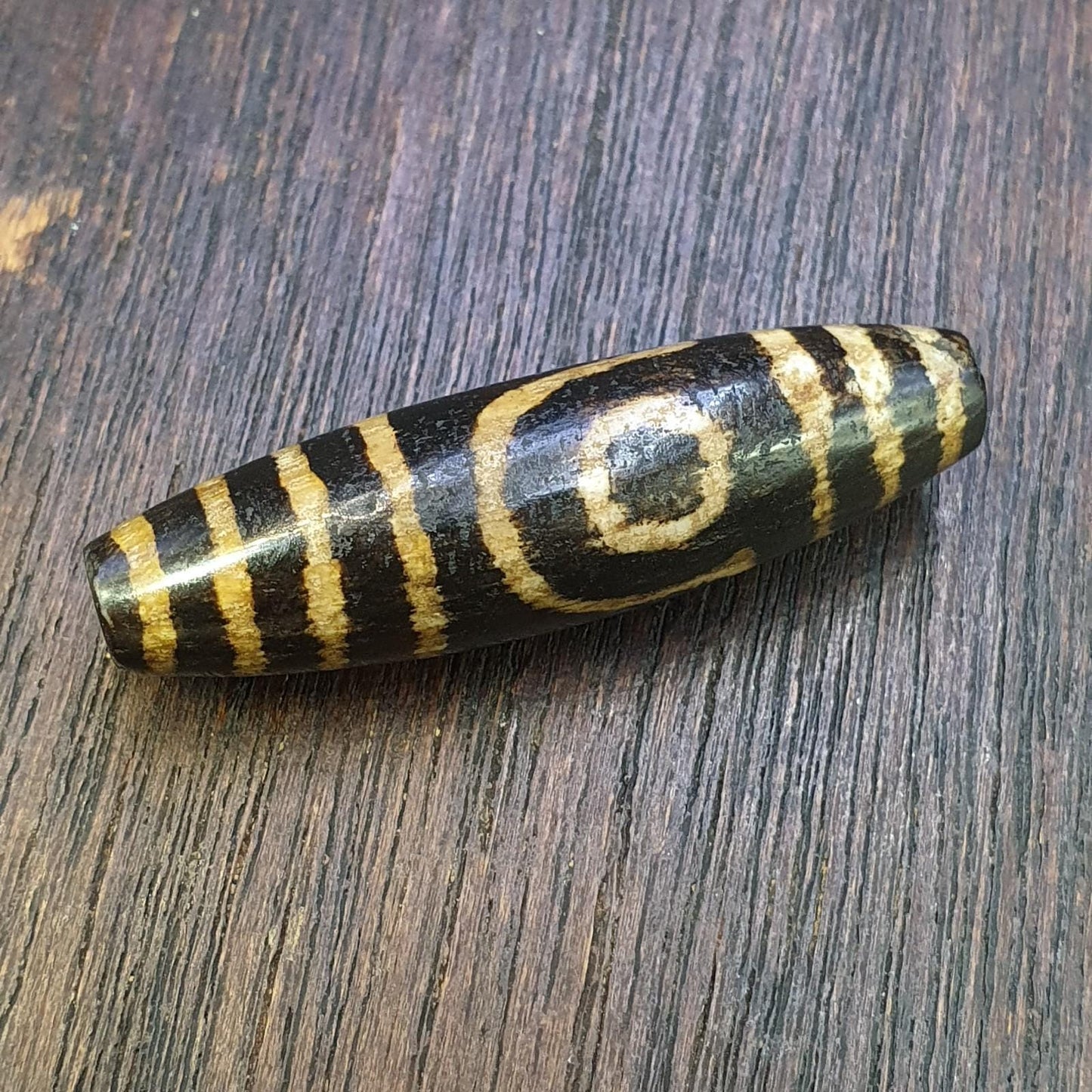 Dzi 2 eyes pattern asian burmese old pumtek petrified wood stone bead