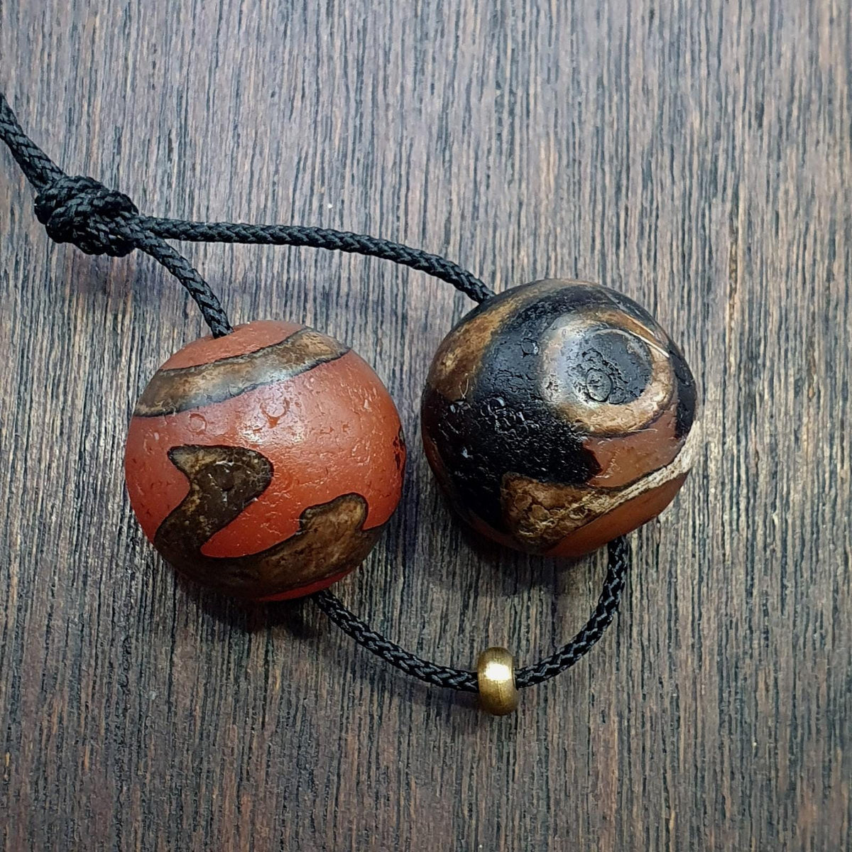 Lot 2 himalayan tibetan central asian etched agate beads decorated bead 19mm
