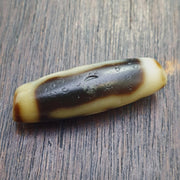 Tibetan dzi bead unique pattern symbols , rare himalayan agate bead