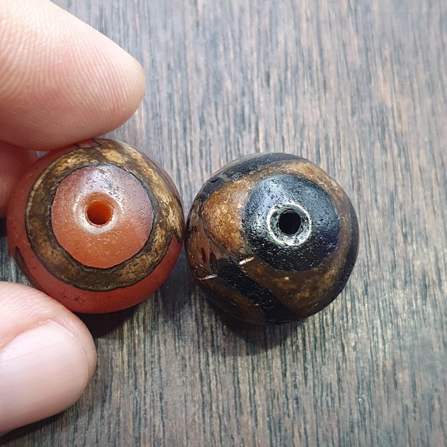 Lot 2 himalayan tibetan central asian etched agate beads decorated bead 19mm