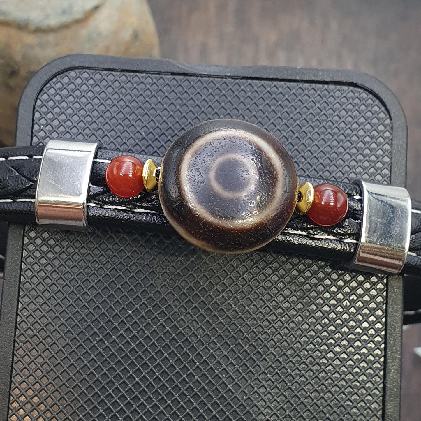 Handcrafted bracelet eye in eye tibetan dzi bead pu leather bracelet