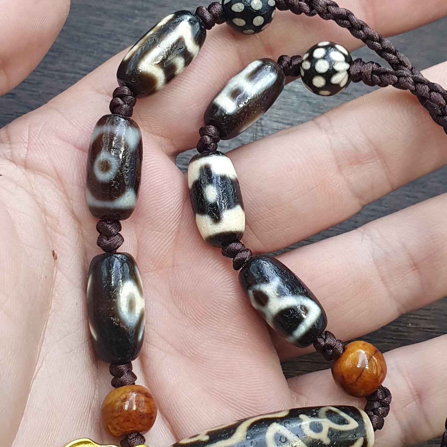 Tibetan Agate Dzi Bead Mala Necklace – Spiritual Protection