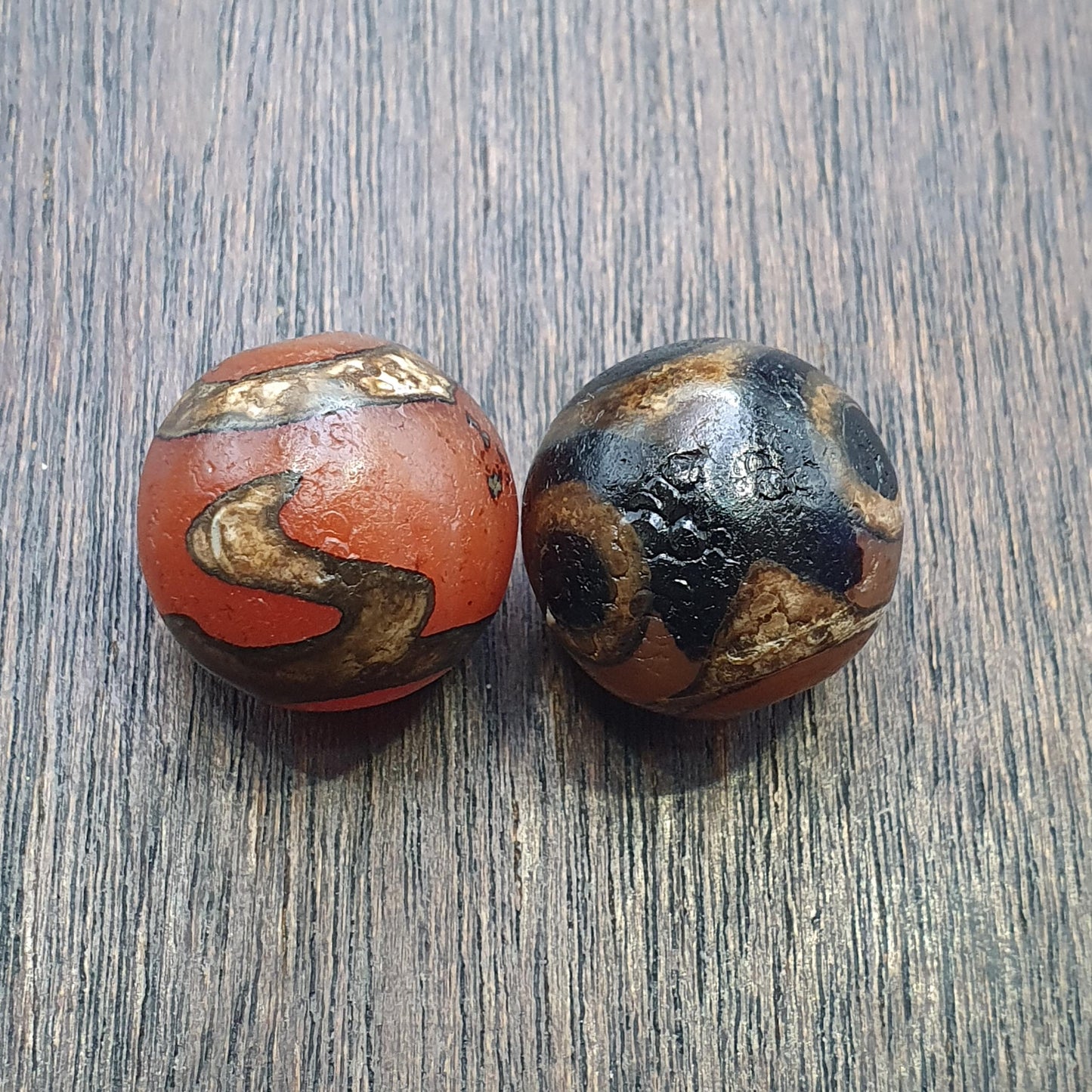 Lot 2 himalayan tibetan central asian etched agate beads decorated bead 19mm