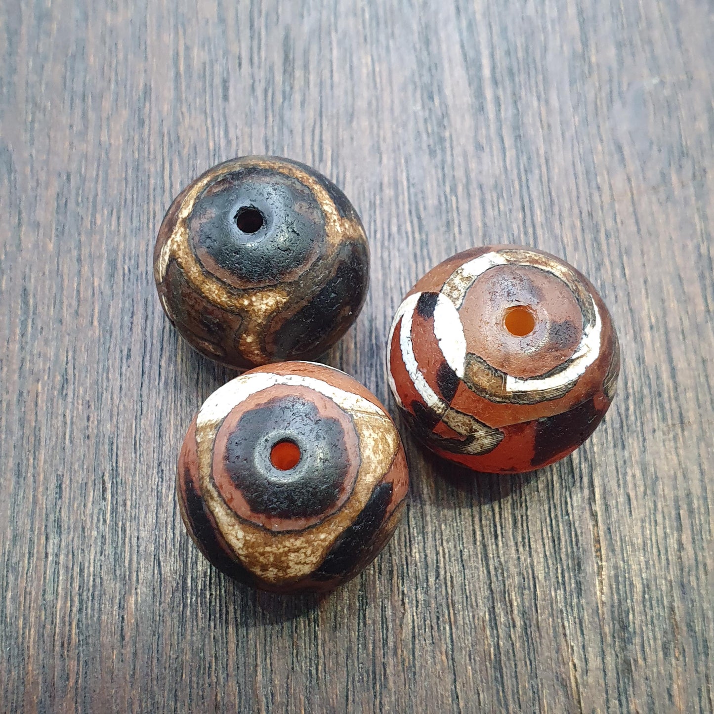 Lot 3 himalayan tibetan central asian etched agate beads decorated bead 19mm