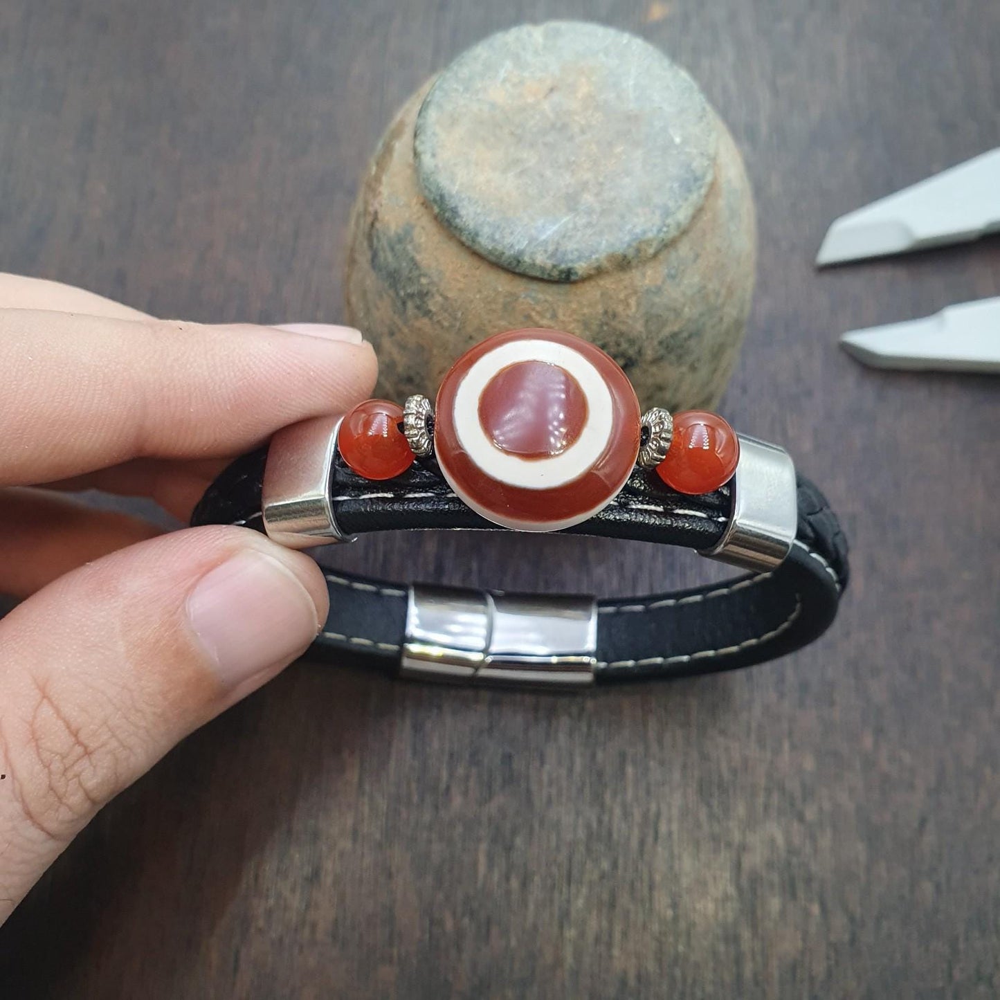 Handcrafted bracelet one eye  tibetan dzi bead pu leather bracelet