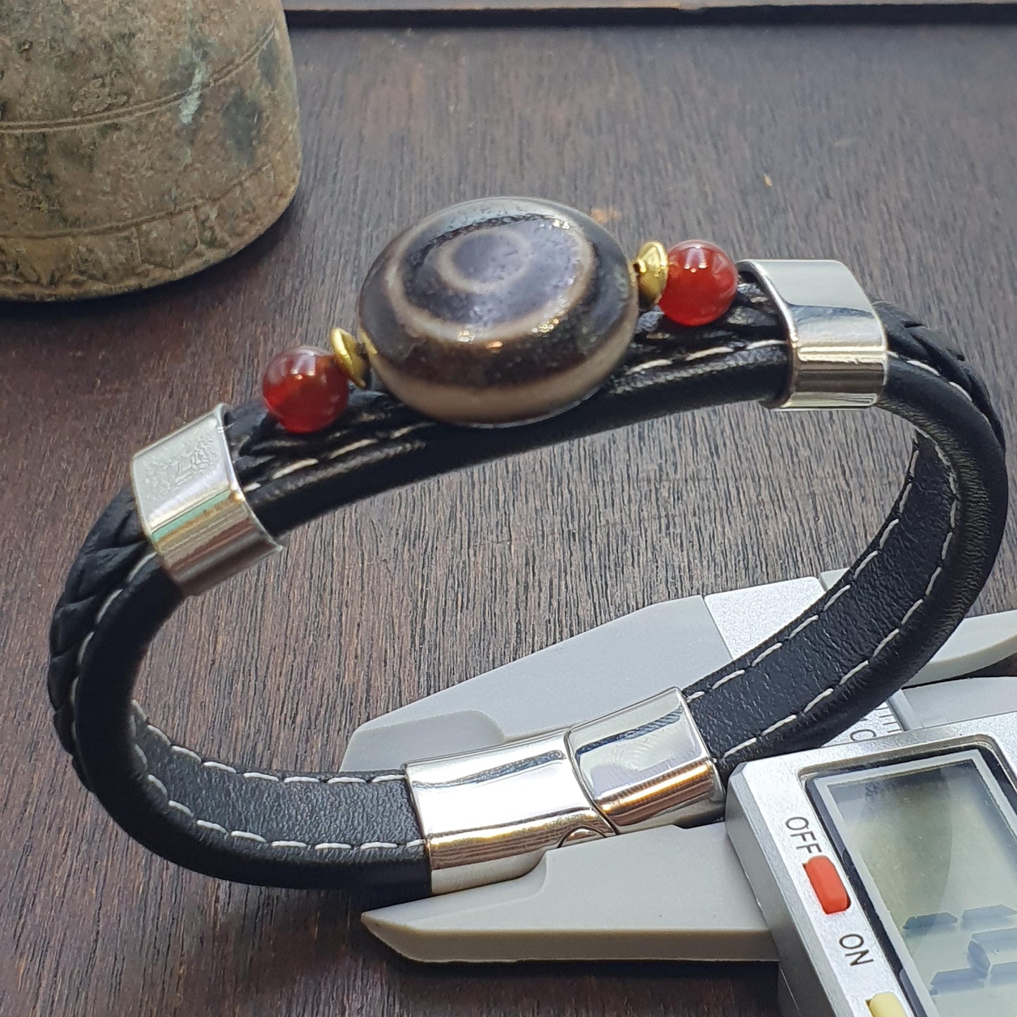 Handcrafted bracelet eye in eye tibetan dzi bead pu leather bracelet