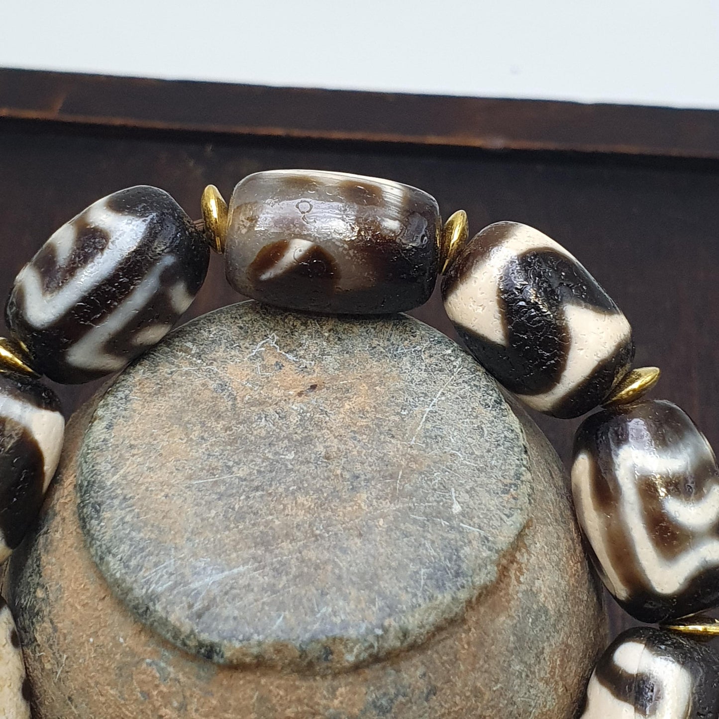 Tibetan tradition agate dzi beads with eye & wave motifs spiritual bracelet mala