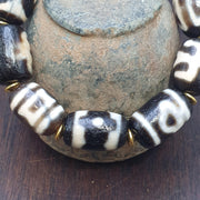 Tibetan Tradition Agate Dzi Beads with Eye & Wave Motifs Spiritual Bracelet Mala