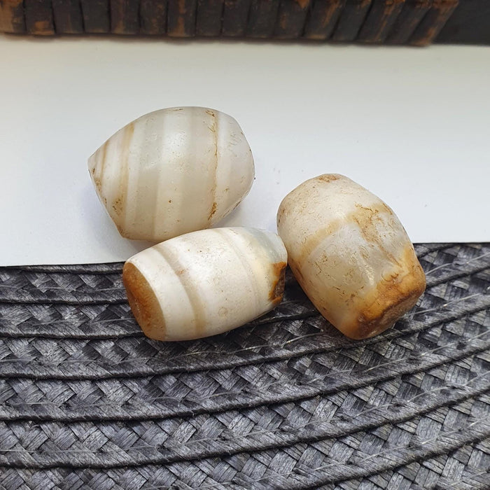 Lo 3 antique ancient african yemeni agate stone bead amulet