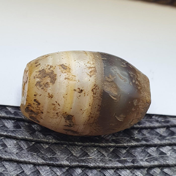 Ancient antique himalayan tibetan banded ntural pattern agate bead amulet