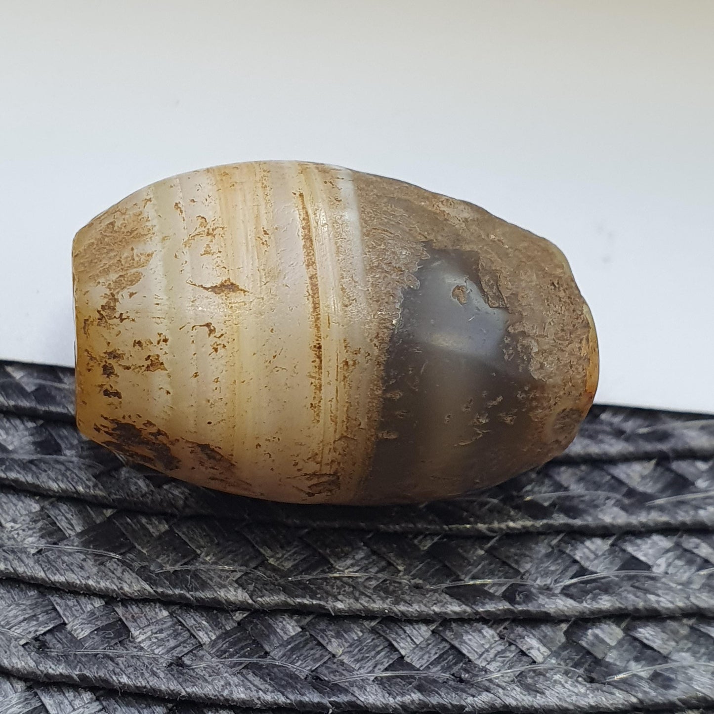 Ancient antique himalayan tibetan banded ntural pattern agate bead amulet