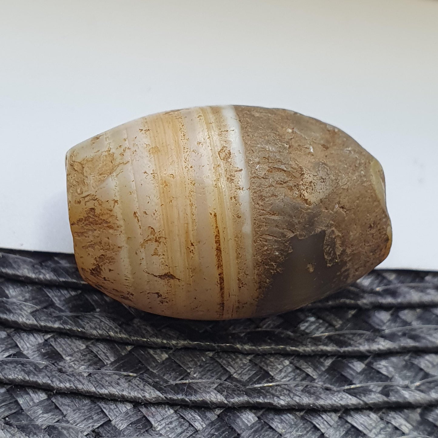 Ancient antique himalayan tibetan banded ntural pattern agate bead amulet