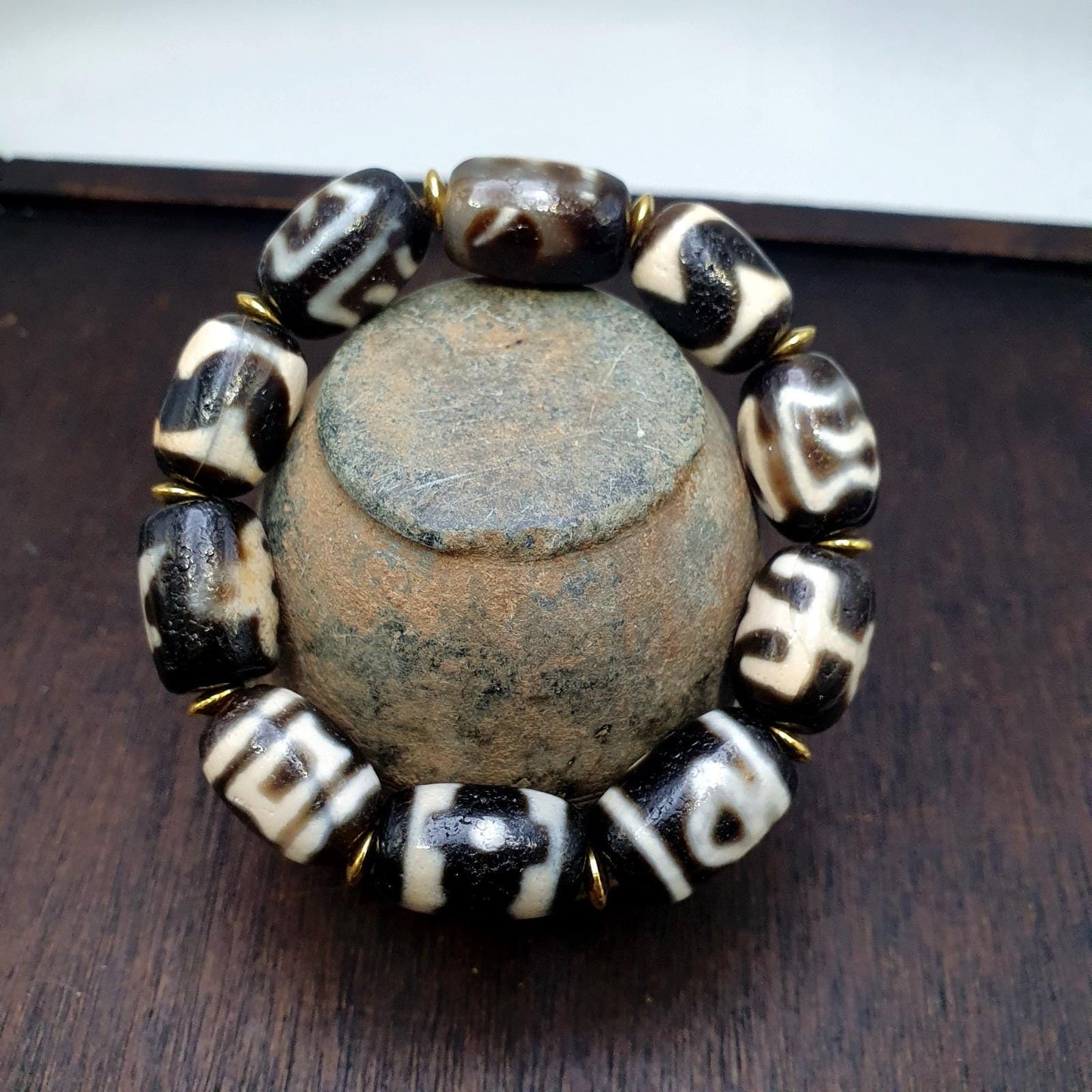 Tibetan tradition agate dzi beads with eye & wave motifs spiritual bracelet mala