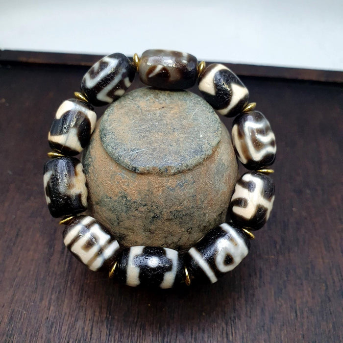 Tibetan tradition agate dzi beads with eye & wave motifs spiritual bracelet mala