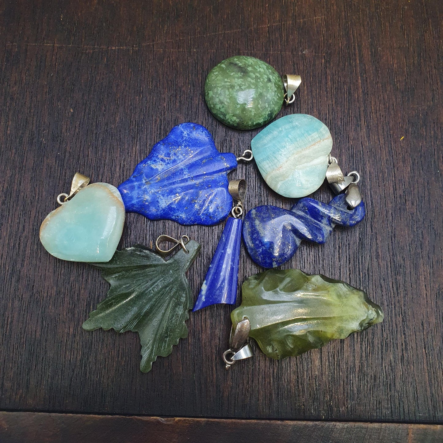 Lot 8 pendants lapis lazuli, jade, jasper, hand carved pendants necklace