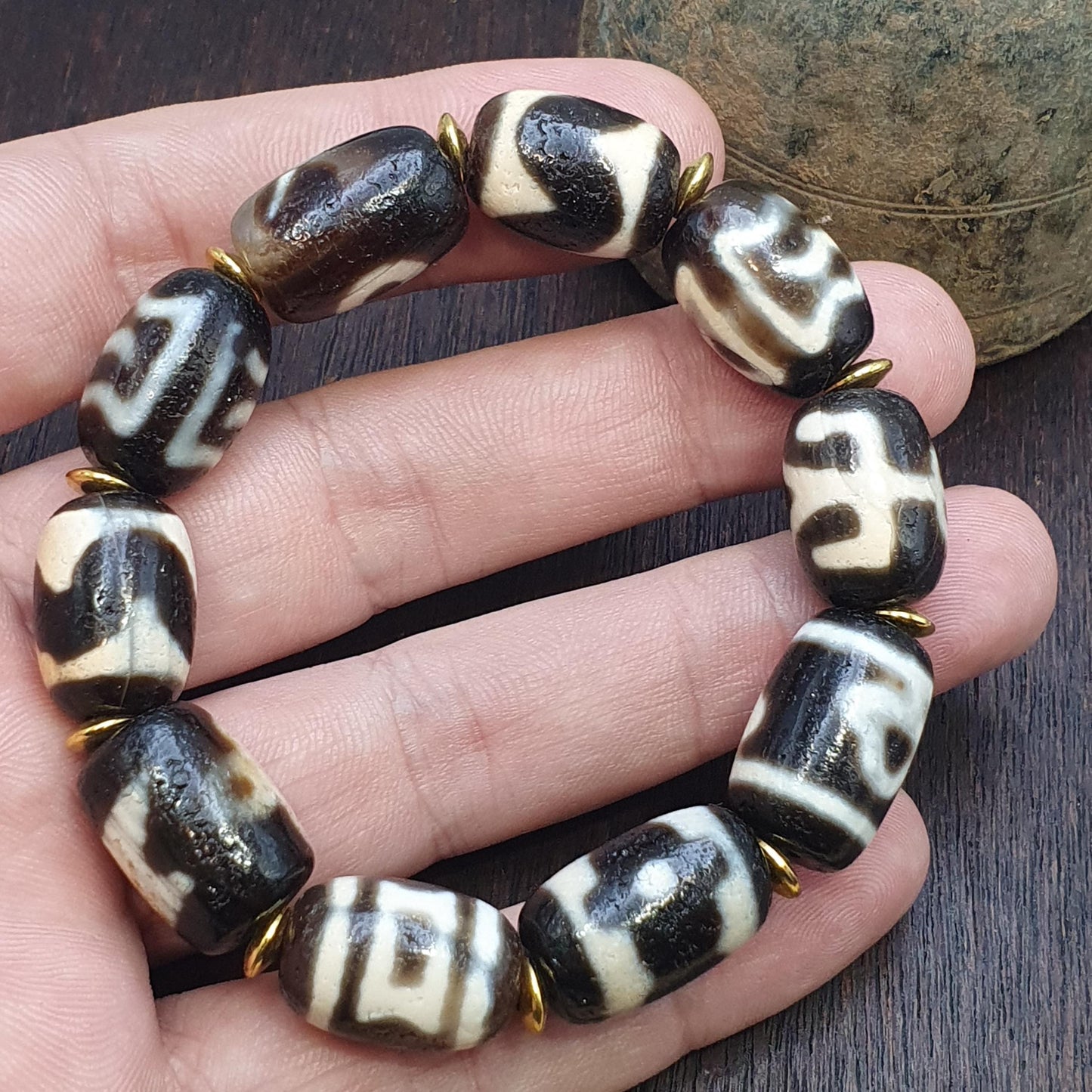 Tibetan tradition agate dzi beads with eye & wave motifs spiritual bracelet mala