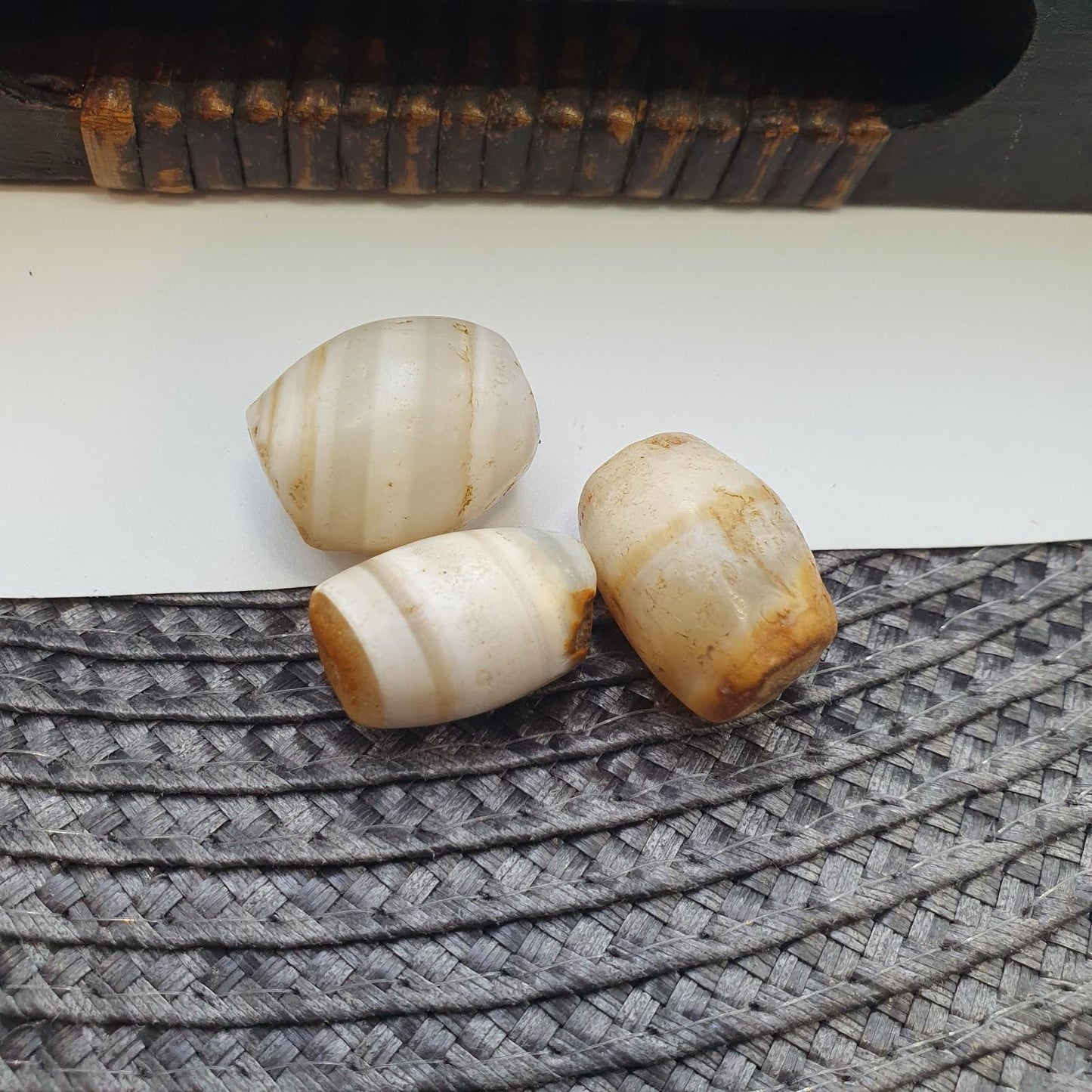 Lo 3 antique ancient african yemeni agate stone bead amulet