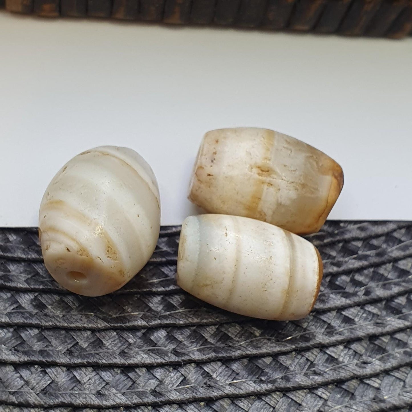 Lo 3 antique ancient african yemeni agate stone bead amulet