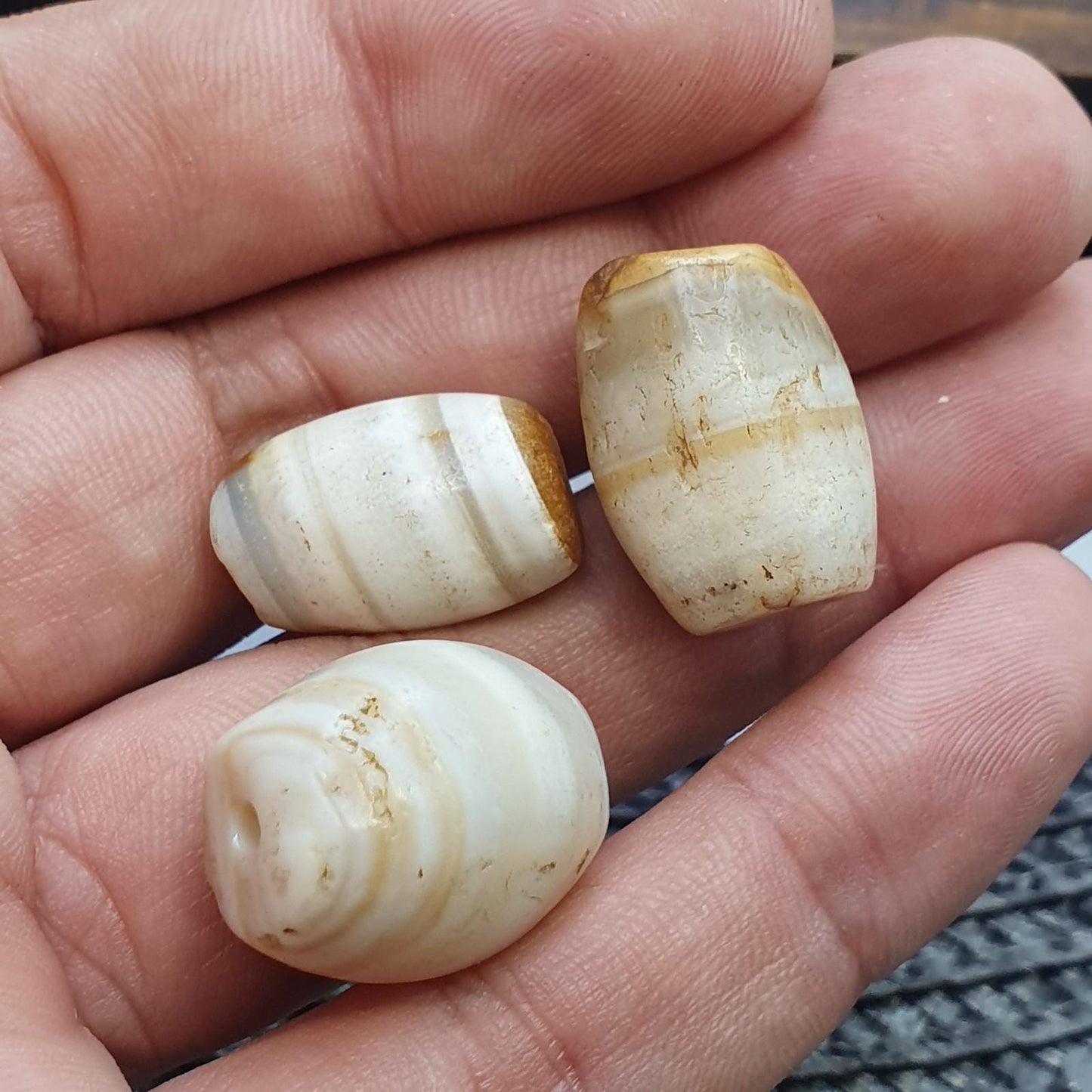 Lo 3 antique ancient african yemeni agate stone bead amulet