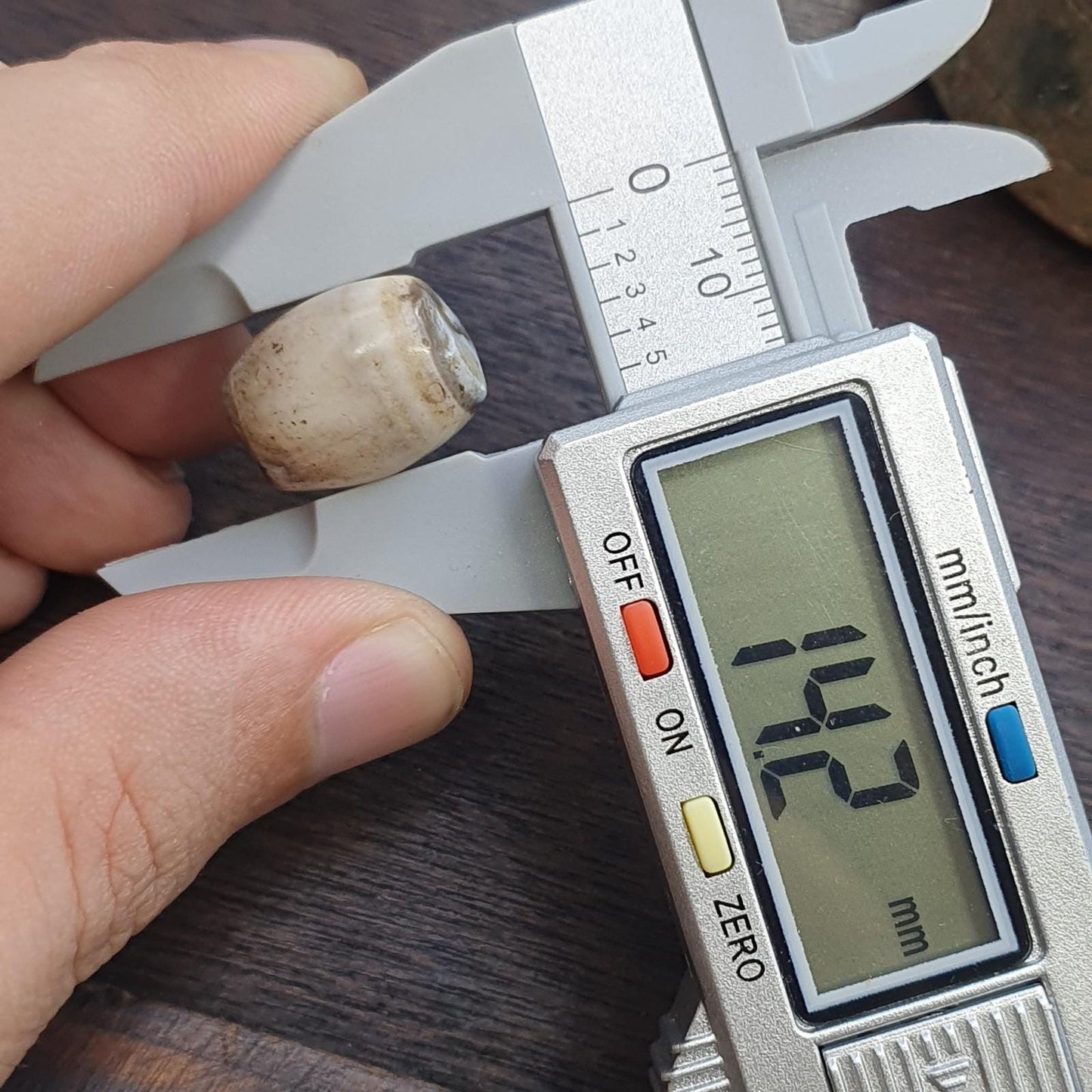 Antique ancient yemeni eyes agate gray agate stone bead amulet 17.9mm