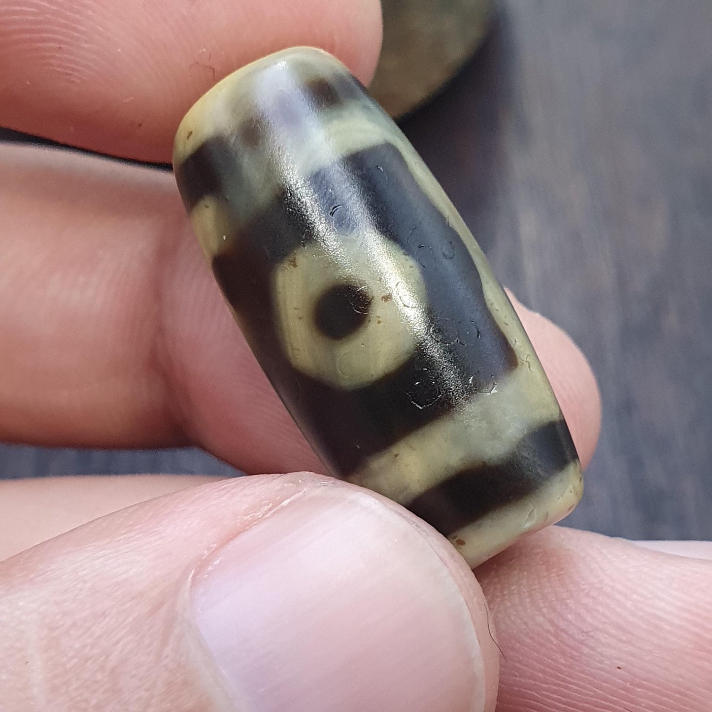 3 eyes pattern agate dzi bead: antique himalayan spiritual charm amulet