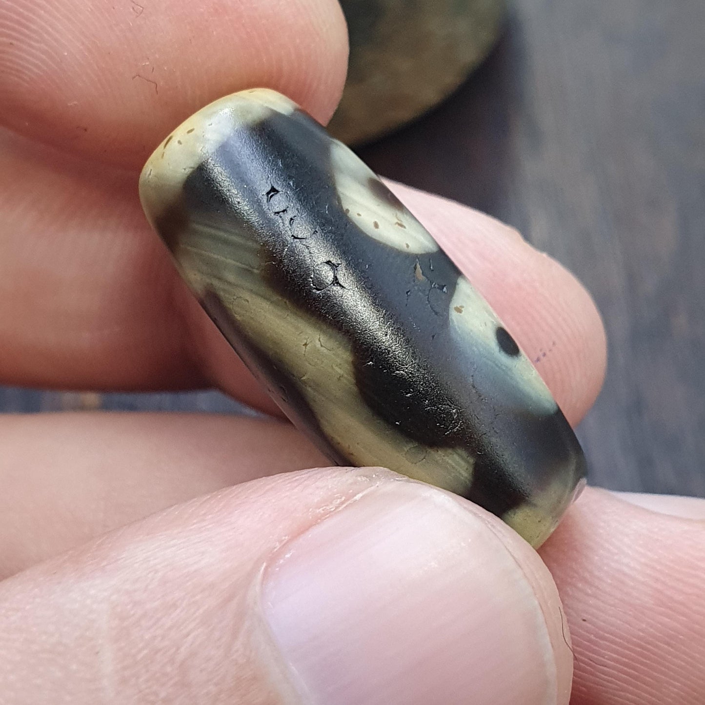 3 eyes pattern agate dzi bead: antique himalayan spiritual charm amulet