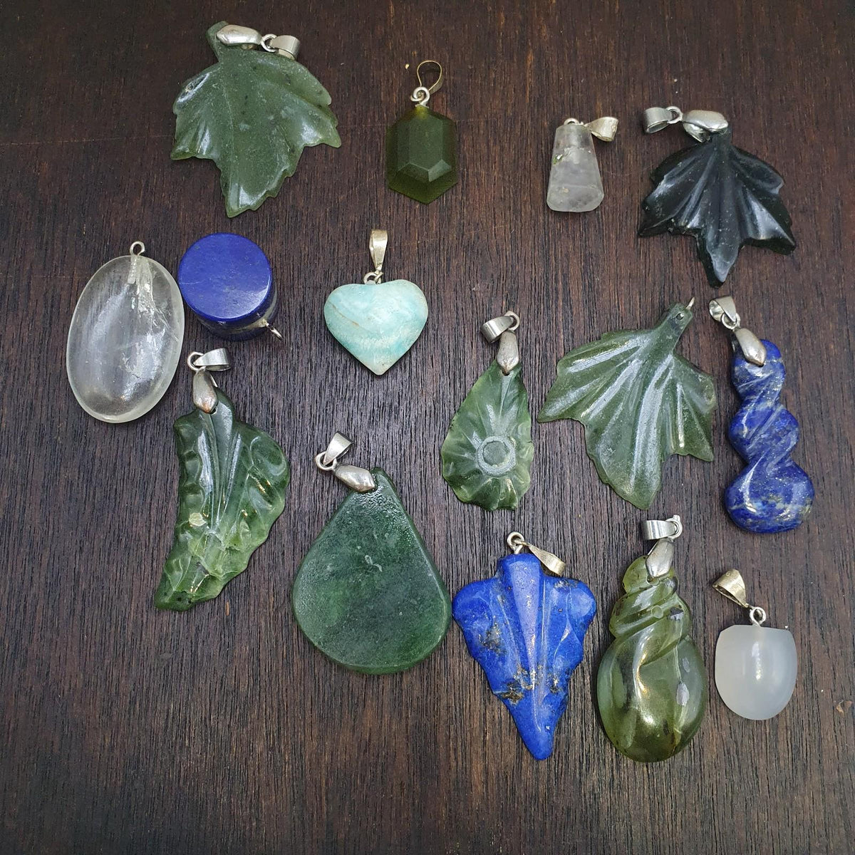Lot 15 pendants lapis lazuli, jade, jasper, quartz hand carved pendants necklace