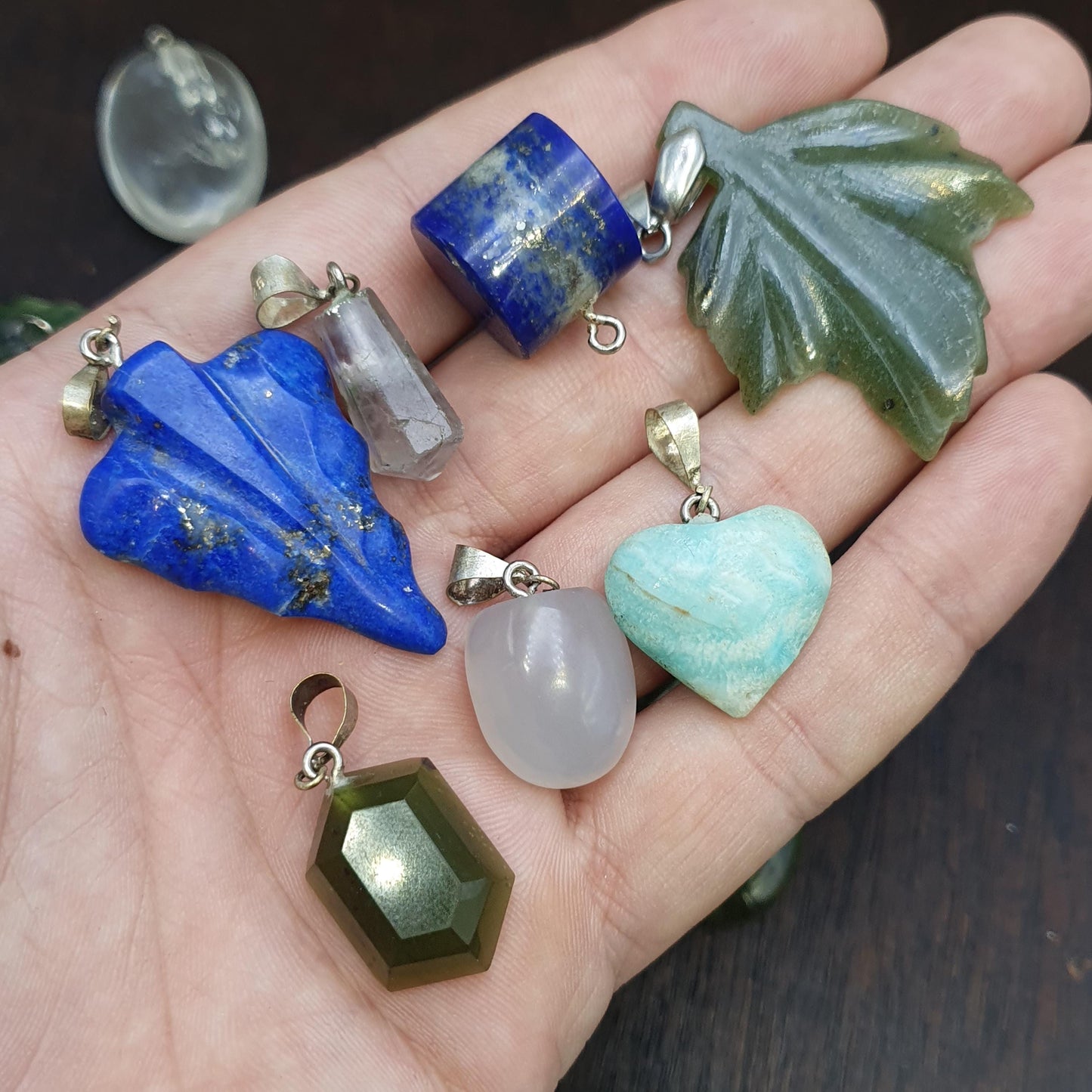 Lot 15 pendants lapis lazuli, jade, jasper, quartz hand carved pendants necklace