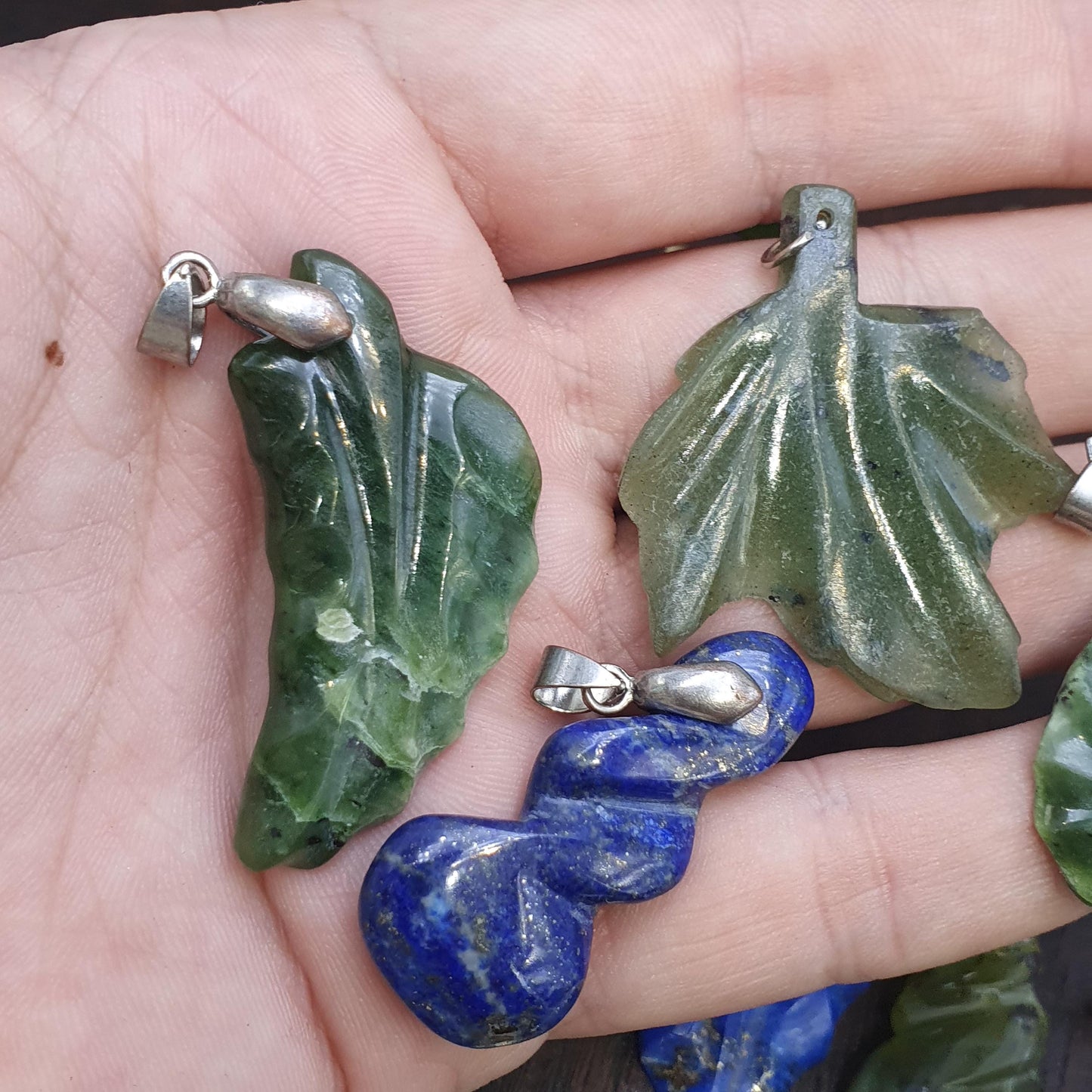 Lot 15 pendants lapis lazuli, jade, jasper, quartz hand carved pendants necklace