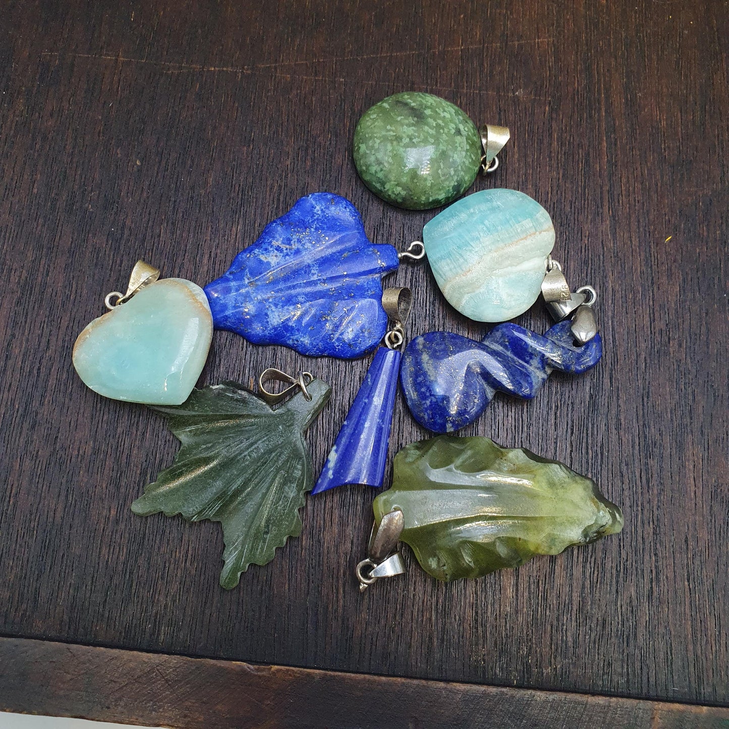 Lot 8 pendants lapis lazuli, jade, jasper, hand carved pendants necklace