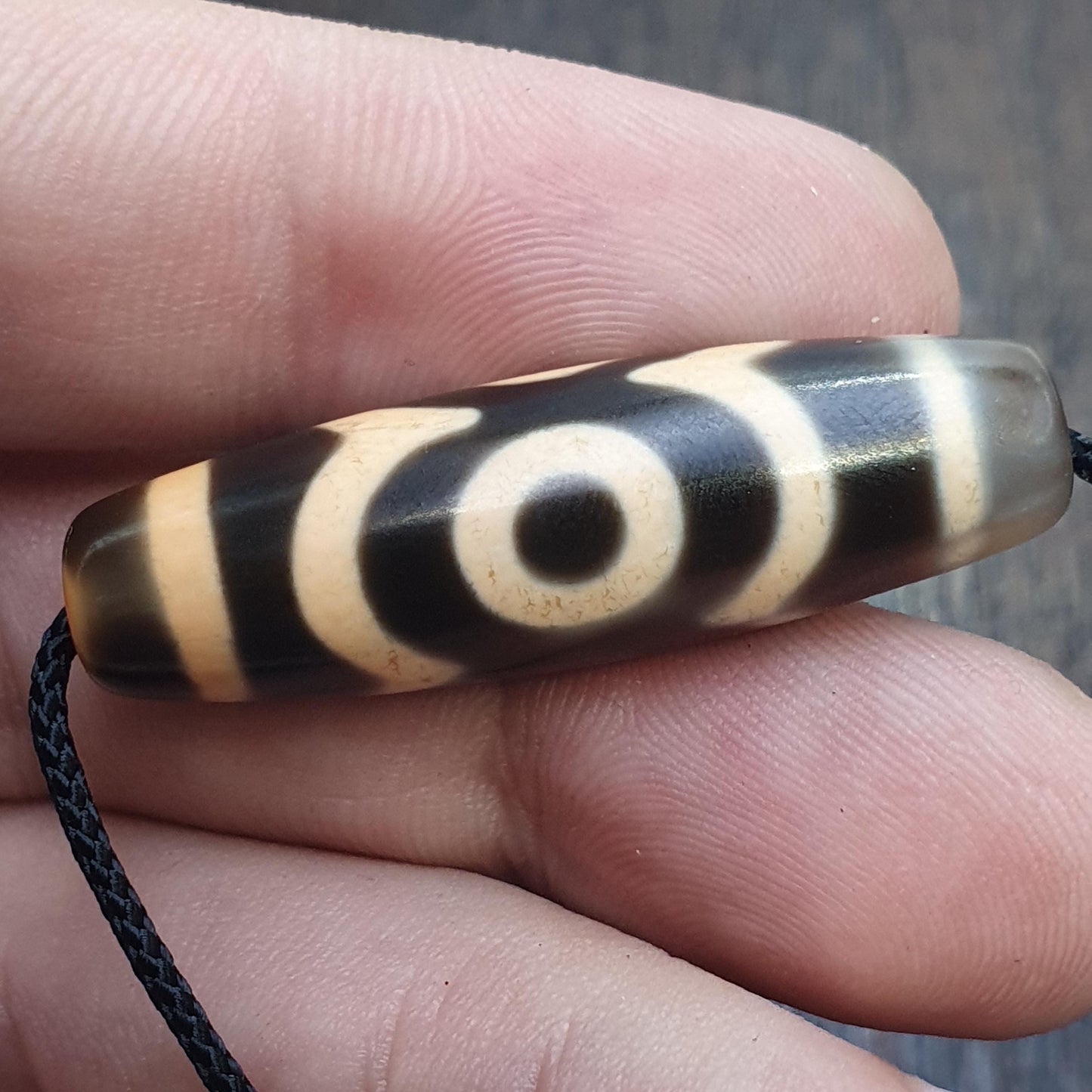 Tibetan tradition agate dzi beads with 3 eyes and waves motifs spiritual mala