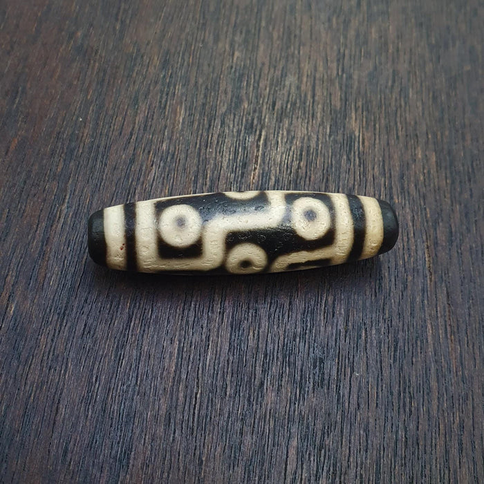 9 eyes pattern black tibetan agate dzi  bead amulet necklace