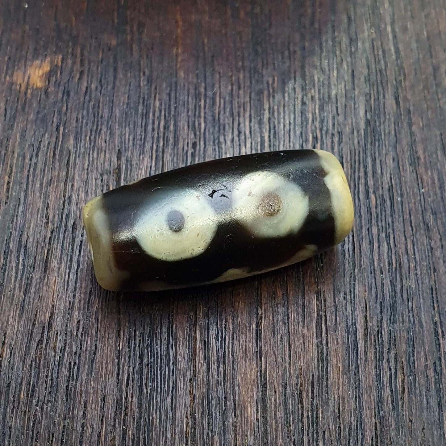 3 eyes pattern agate dzi bead: antique himalayan spiritual charm amulet