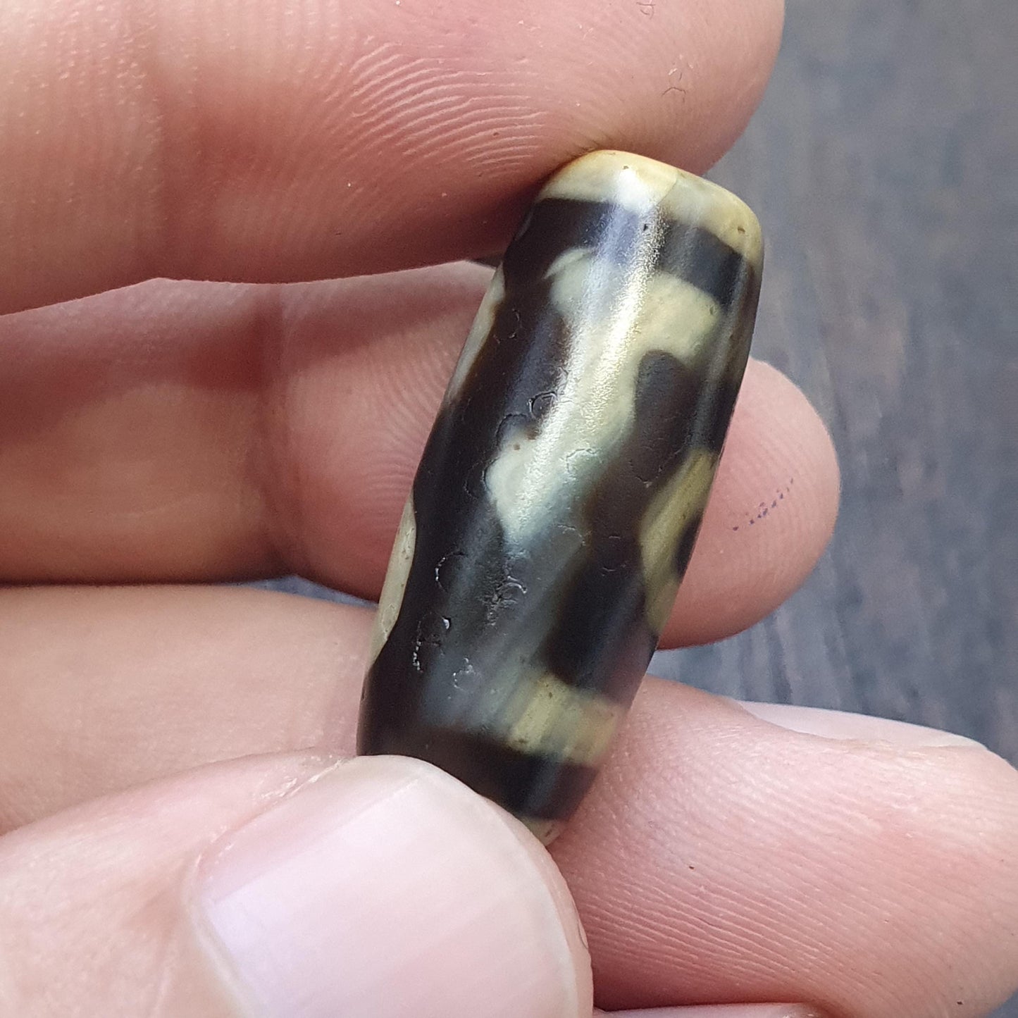 3 eyes pattern agate dzi bead: antique himalayan spiritual charm amulet