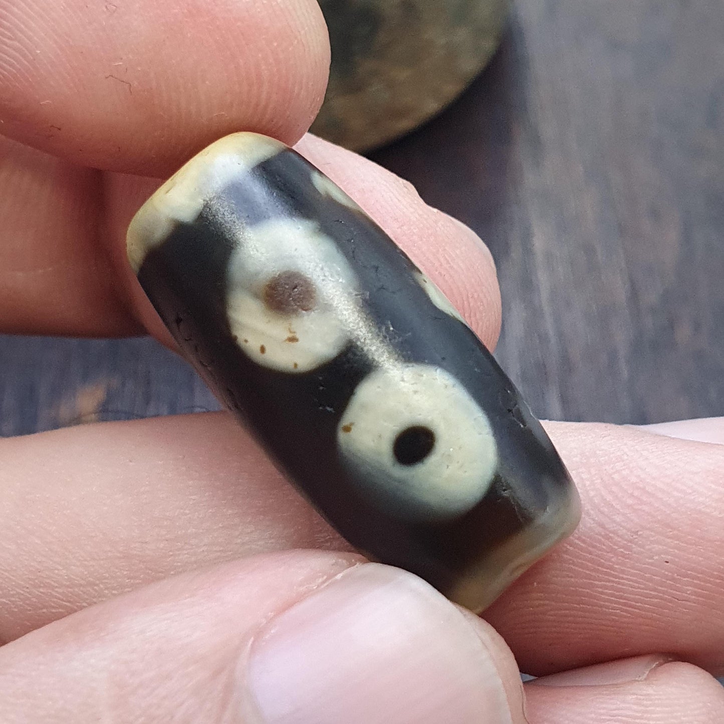 3 eyes pattern agate dzi bead: antique himalayan spiritual charm amulet